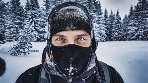 What is a balaclava – and how do you wear one for skiing? | Advnture