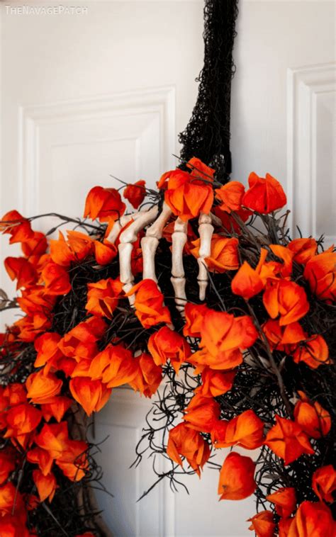 How to Make a Cheap & Easy Halloween Wreath Hanger