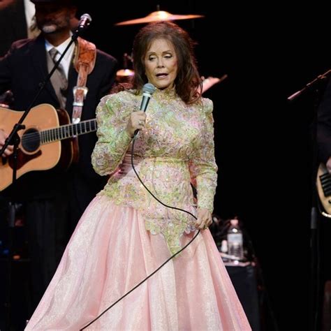 Dolly Parton Leads Tributes To Loretta Lynn Urgentlyrics On Tumblr