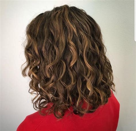 Brunette Hair With Caramel Highlights Highlights Curly Hair Brown Wavy Hair Colored Curly Hair