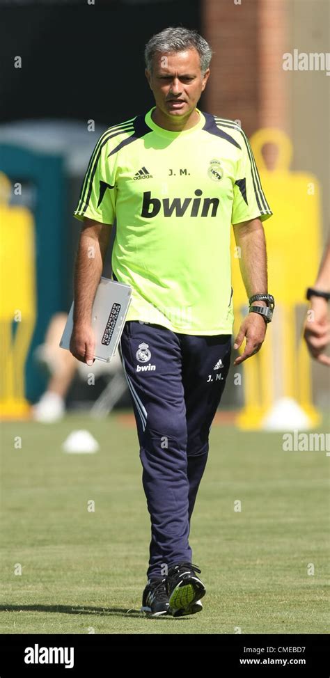 Coach jose mourinho hi-res stock photography and images - Alamy