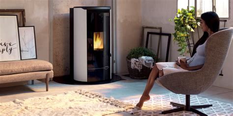 La Nuova Stufa A Pellet Ecofire Jackie Idro Di Palazzetti Ceramiche