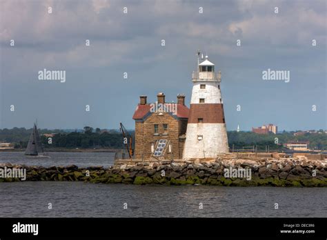 Execution Rocks Lighthouse Located In The Long Island Sound Stock Photo