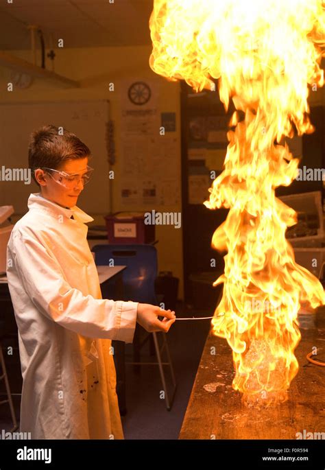 Bunsen burner flame experiment hi-res stock photography and images - Alamy