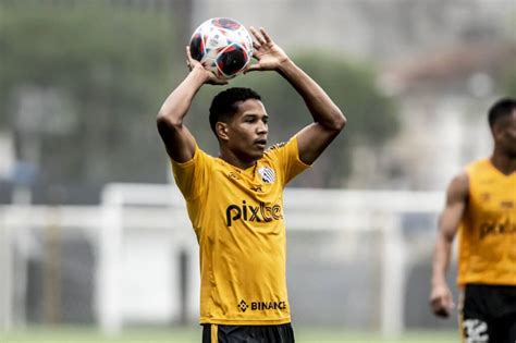 Atleta que era dúvida treina normalmente no Santos e deve ser nome