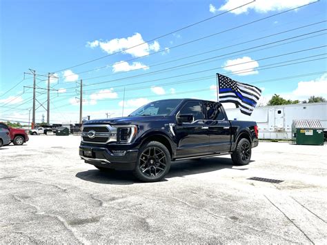 Ford F150 W 22x10 B204 Insurgent W 305 45 22 Tires