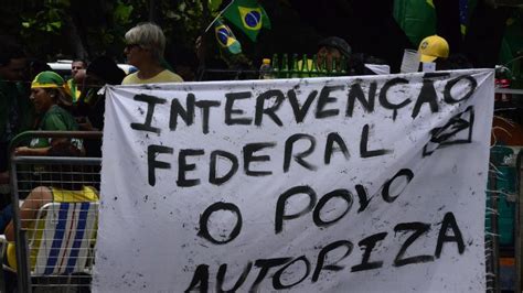 Manifestações golpistas em quartel pedem resistência civil