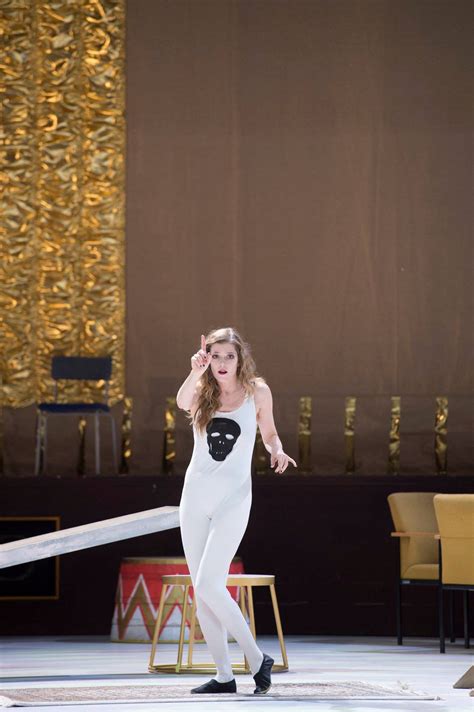 One last show! ☝️ Ein letztes Mal... - Staatsoper Hamburg | Facebook