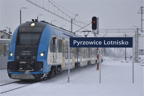 Koleje Śląskie dojeżdżają na lotnisko Katowice Pyrzowice zdjęcia