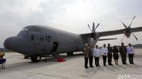 Momen Jokowi Siram Air Bunga Ke Pesawat C J Super Hercules A