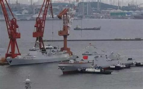 兩艘055型萬噸驅逐艦同日下水，專家稱中國進入量產「快車道」 每日頭條