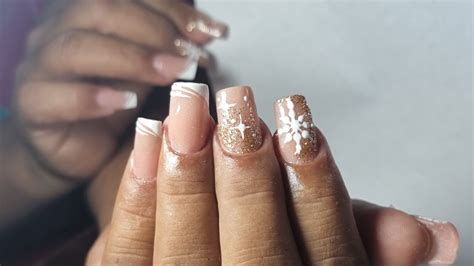 uñas nude navideñas