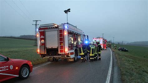 Fotos Frontal Zusammensto Zweier Autos Bei Babensham