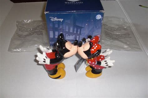 Mickey Minnie Mouse Kissing Salt And Pepper Shakers Magnetic Westland