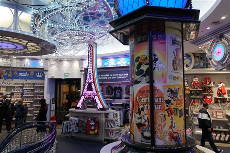 Disney Store (Champs-Élysées, Paris) - WanderDisney