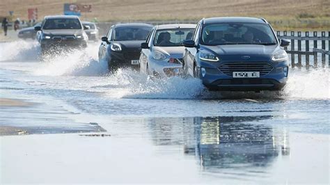 Uk Weather Forecast Heavy Rain And Strong Winds To Batter Britain Next