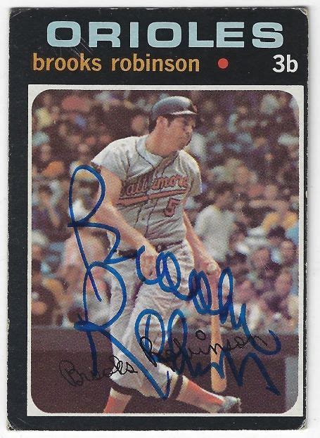 Autographed BROOKS ROBINSON Baltimore Orioles 1971 Topps Card Main