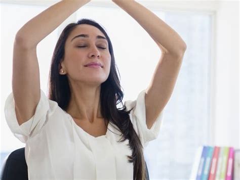 Stress Au Travail 3 Techniques De Relaxation Au Bureau Grazia