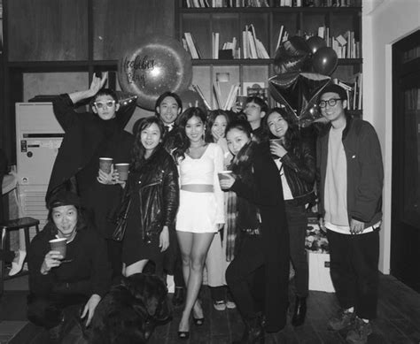 Kim Hee Jung trở thành tâm điểm với body siêu hot trong tiệc sinh nhật