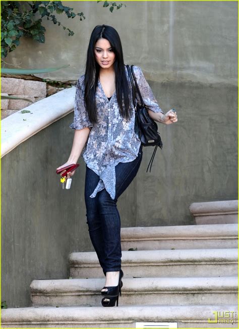 Photo Vanessa Hudgens High Heels Stairs 07 Photo 2406891 Just