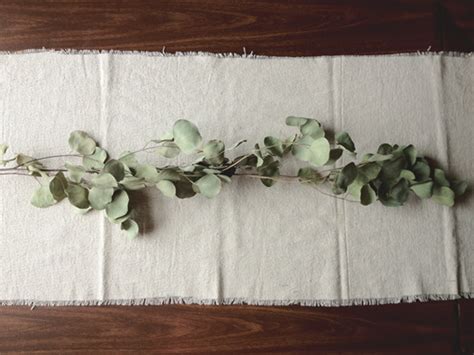 8 Romantic No Sew Diy Table Runners For The Holidays Verily