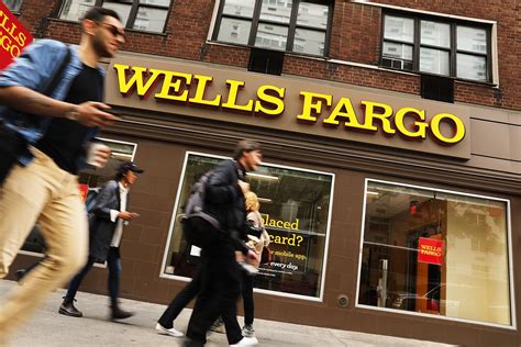 U.S. Investigating Foreign-Exchange Trading at Wells Fargo - WSJ