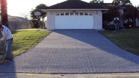 Concrete driveway with very simple stencil | Concrete driveways, Concrete, Driveway