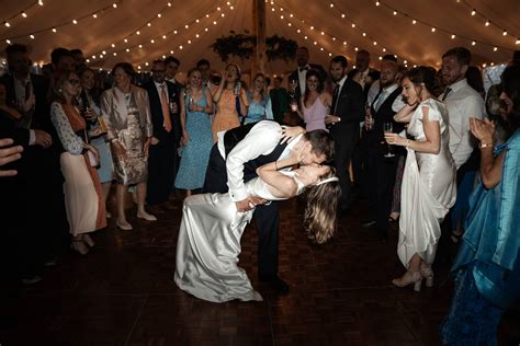 First Dance Tips for Amazing Photos - Modern Wedding Photos