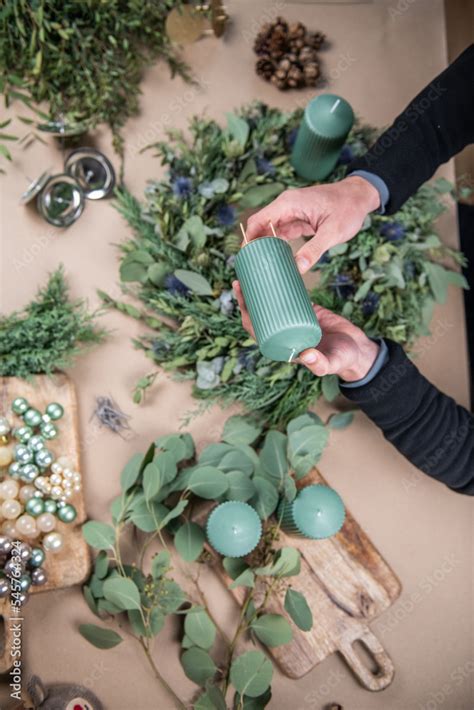 Kranz Binden Mit Eukalyptus Distel Mimose Und Zypresse Adventskranz