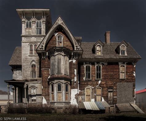 11 Of The Most Terrifying Real Haunted Houses In America In 2024