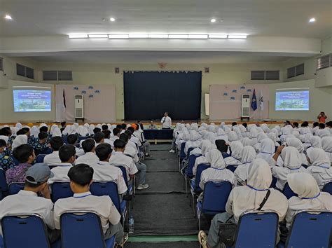 Kunjungan SMA 2 Kota Agung Dan SMA 4 Cilegon Ke Fakultas Ilmu Budaya