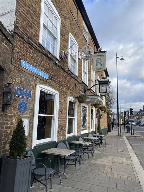 Local experts explain how the houses for sale in wimbledon market works 3