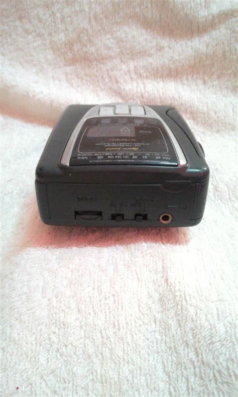 Vintage Lenoxx Sound AM FM Stereo Portable Cassette Player Walkman