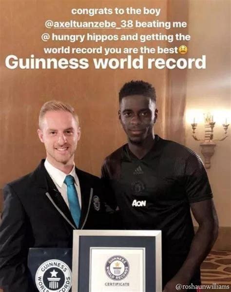 Tuanzebe Napoli curiosità il difensore è nei Guinness World Records