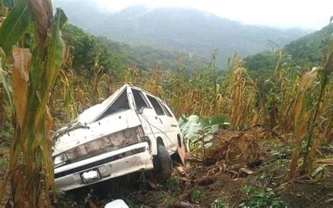 Pareja Cae A Profundo Barranco En La V A Atlapexco Xochiatipan El Sol