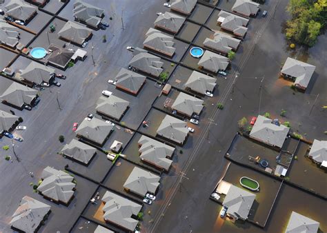 banco de imagens agua cidade vizinhanca suburbio inundar clima