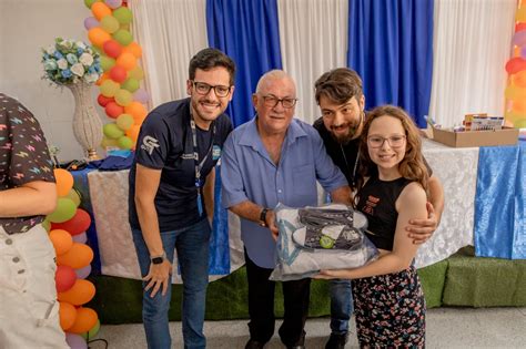 Guarulhos Inicia A Entrega De Uniformes E Materiais Escolares Para