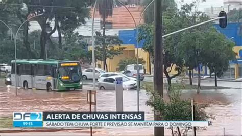 Vídeo Chuva intensa causa alagamentos em várias regiões do DF DF2 G1