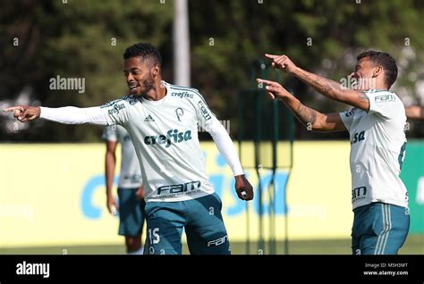 S O Paulo Sp Treino Tun Palmeiras Spieler Michel