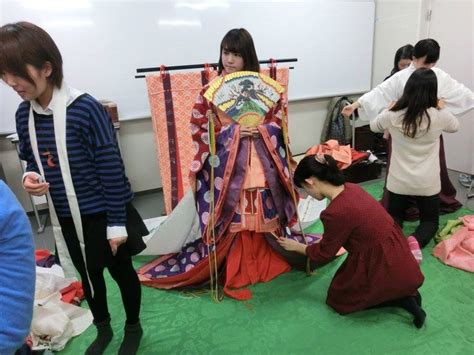 A Woman Dressed In Junihitoe Heian Era Cg Fashion Fashion Religion