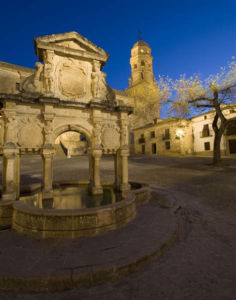 Plaza De Santa María Con La Catedral Al Fondo Paisajes De España