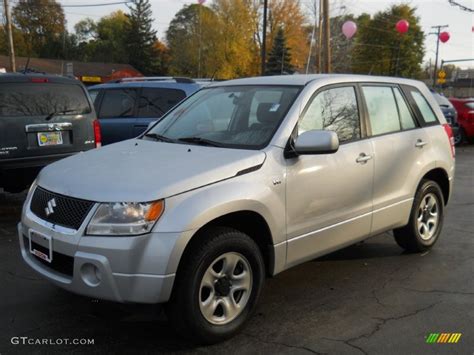 Silky Silver Metallic Suzuki Grand Vitara X Photo