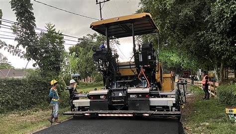 Caterpillar Lanza Una Nueva L Nea Compacta De Pavimentadoras Y Reglones