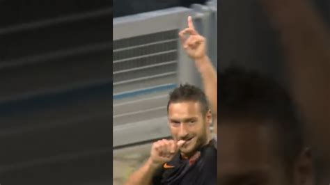 A Classe Do Futebol De Francesco Totti Futebol Totti Roma Asroma