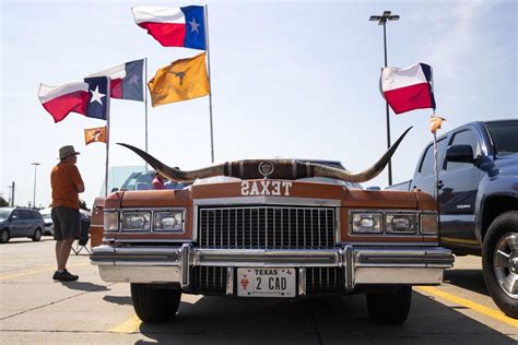 The Man Behind The Longhorn Cadillac Superfan Has Been To 1 000 Texas Games Every Cws Since