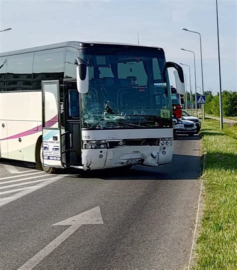 Końskie Wypadek z udziałem autobusu z dziećmi Są ranni na miejscu