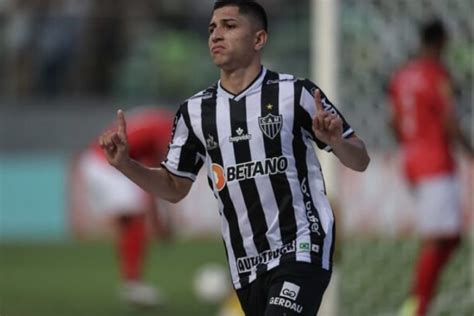 Botafogo tem conversas pelo venezuelano Savarino ex Atlético