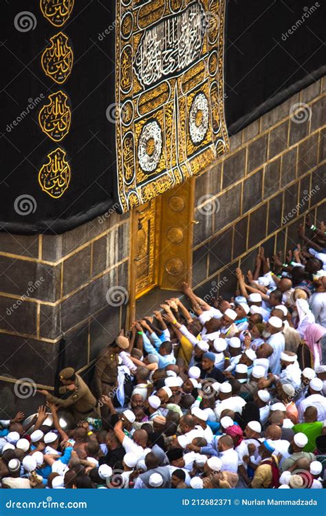 Holy Kaaba The Door Of The Kaaba Multazam Muslims Praying At The