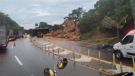 En Pleno Puente Del Día De La Madre Derrumbe Bloquea La Vía Bogotá