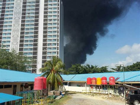 Area Kilang Pertamina Balikpapan Terbakar Niaga Asia